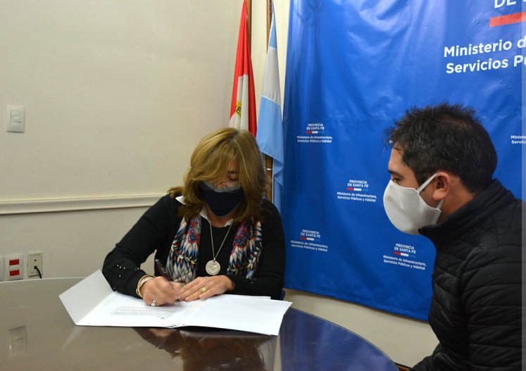 Firmaron convenios para abastecer de agua potable a dos localidades