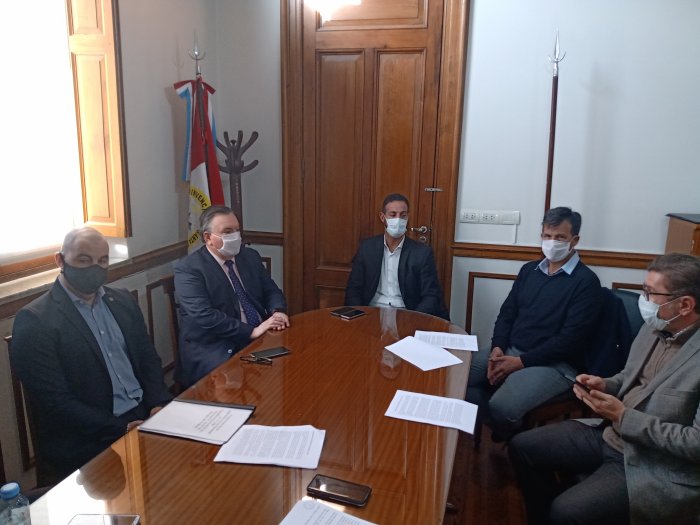 Senadores radicales recibieron al Ministro Sukerman por la ley ART