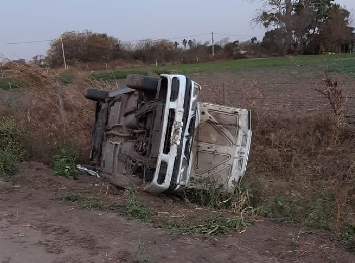 Vuelco fatal en zona rural de Miramar de Ansenuza