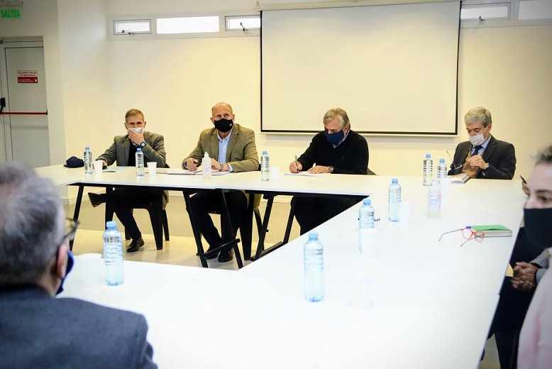 Perotti se reunió con los principales referentes del Frente Progresista