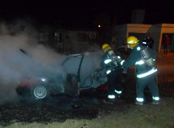Incendio destruyó un automóvil en Morteros