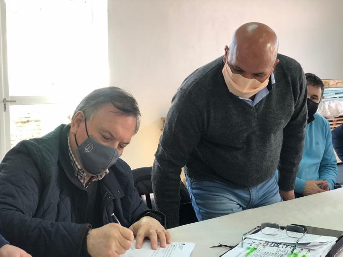 Michlig firmó convenios del programa departamental de luminarias Led
