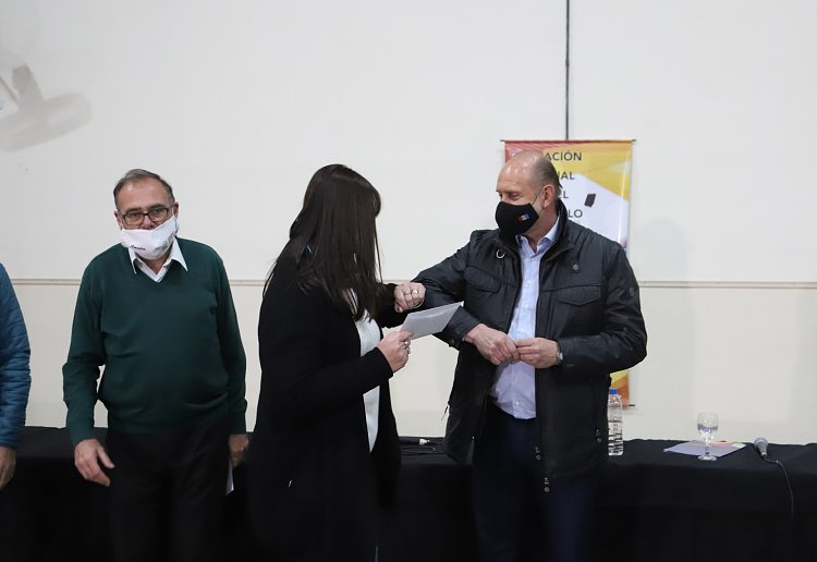 Perotti entregró créditos a emprendimientos del departamento Castellanos