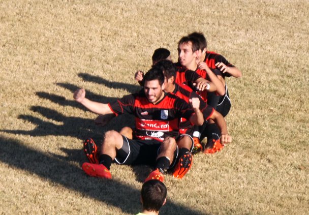 Federal B: Tiro ganó bien y sigue arriba
