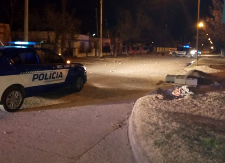 Balnearia: En pelea callejera, dañaron móviles y agredieron a agentes policiales