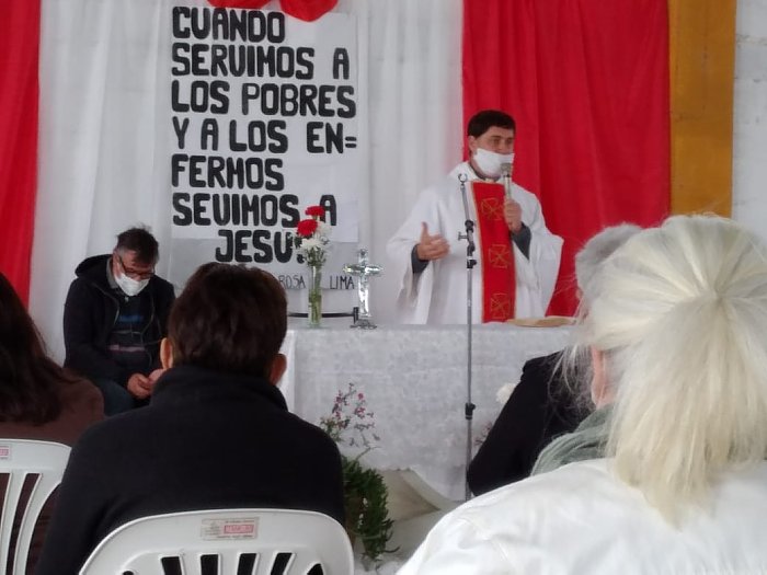 Dos Rosas y La Legua veneró a su Santa Patrona y trabaja en la nueva capilla
