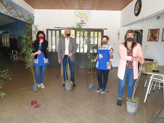 Suardi: El Municipio entregó árboles al Jardín de Infantes