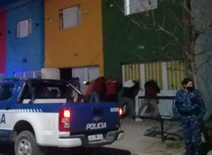 Diez jóvenes detenidos en Brinkmann por una reunión ilegal
