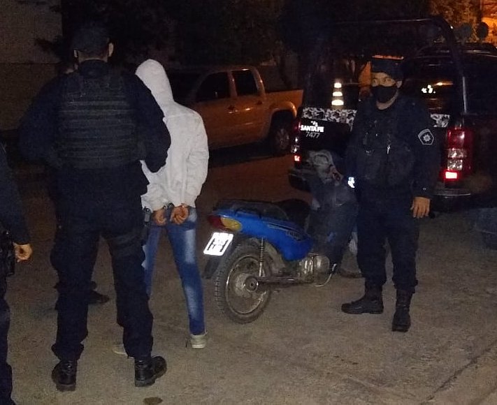 San Cristóbal: Detuvieron a un motociclista por tenencia de arma