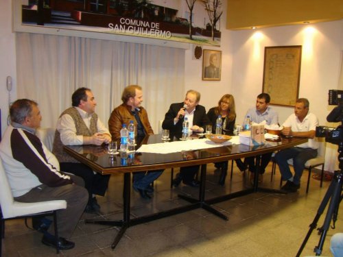 San Guillermo: Presentaron el libro 
