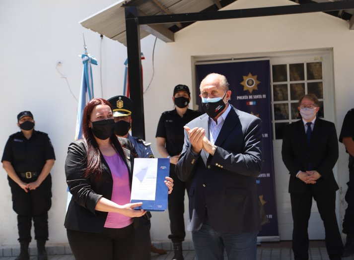 Perotti entregó patrulleros y aportes a localidades del depto. Castellanos