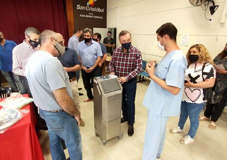 Michlig entregó un respirador al Hospital de San Cristóbal
