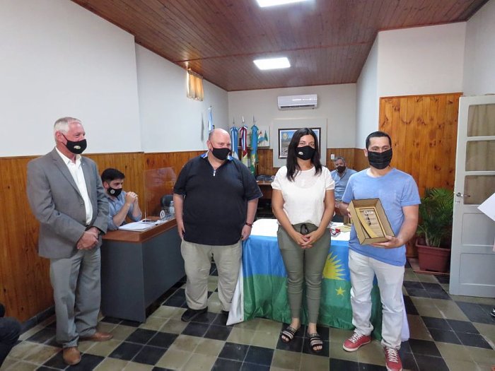 Suardi: Reconocieron a karatecas por su actuación en el Mundial OnLine