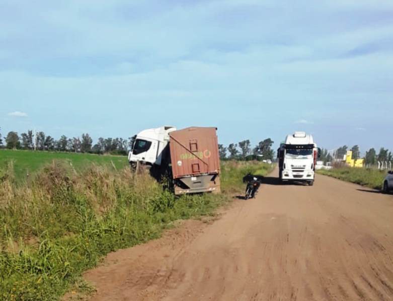 Suardi: un badén provocó el accidente de un camión