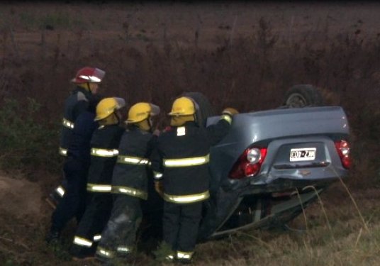 Morteros: Automovilista volcó luego de intentar esquivar un perro