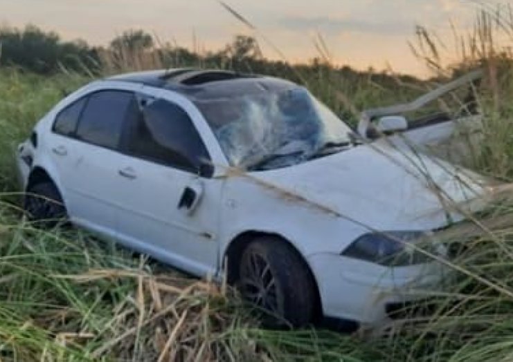 Arrufó: Atropelló a un joven, se dió a la fuga y terminó volcando