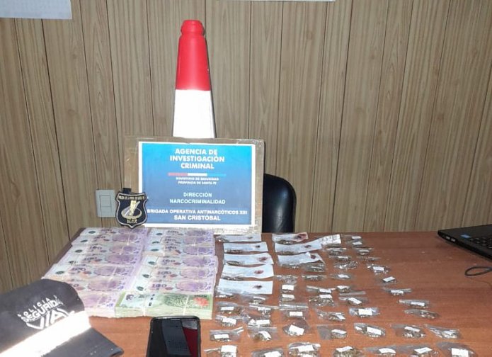 Pareja de rosarinos detenidos en Ceres por tenencia de marihuana