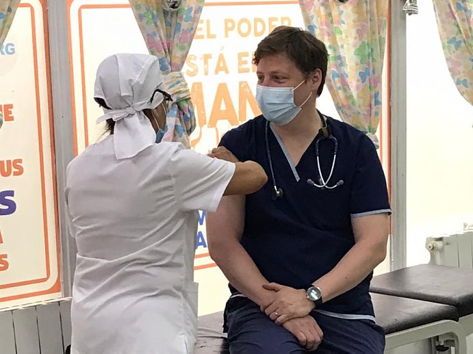 Médico suardense se vacunó con la Sputnik V en Tierra del Fuego