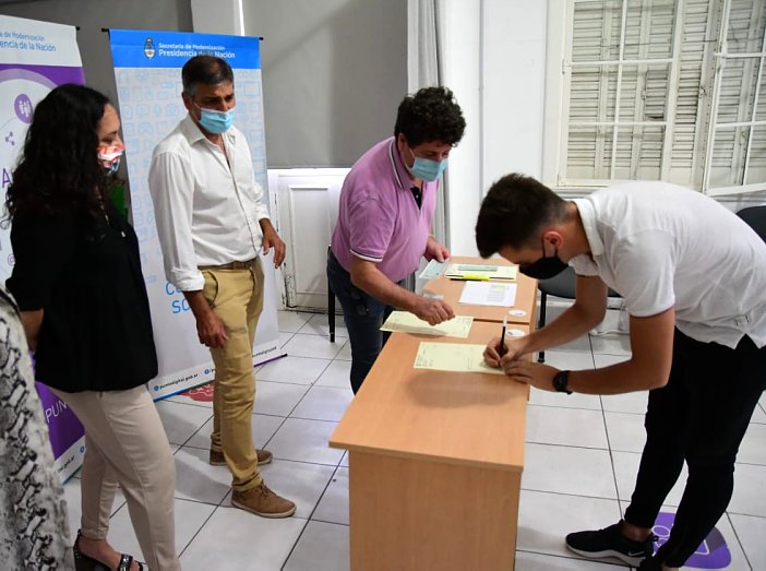 Morteros: Entregaron becas terciarias y universitarias