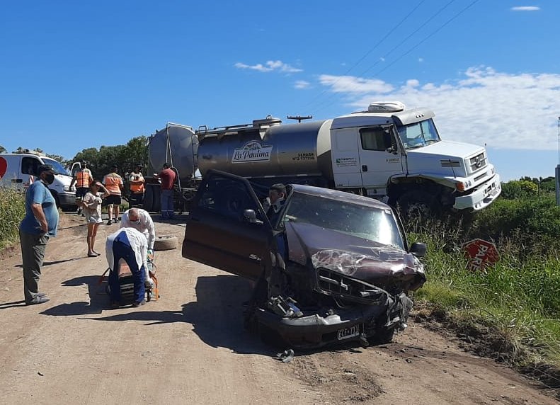 Chocaron una camioneta y un camión en Seeber
