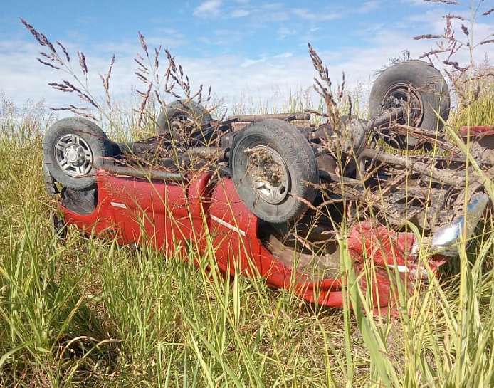 Arrufó: Camioneta volcó a la vera de ruta 34