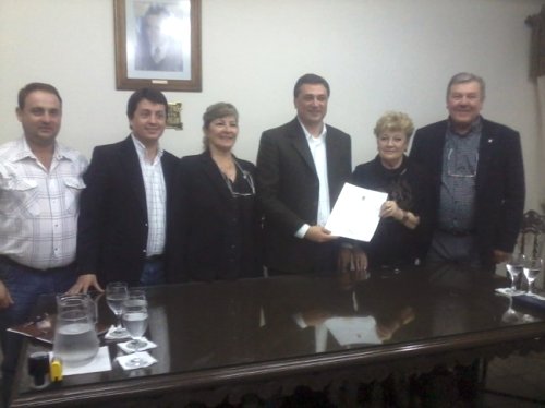 Brinkmann: Firmaron el convenio para la electrificación del Parque Industrial 