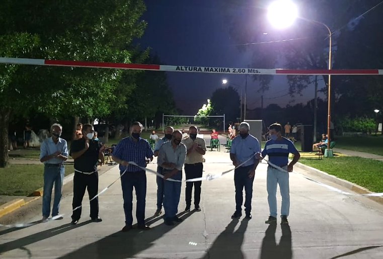 Inauguraron iluminación led y pavimento en Monigotes