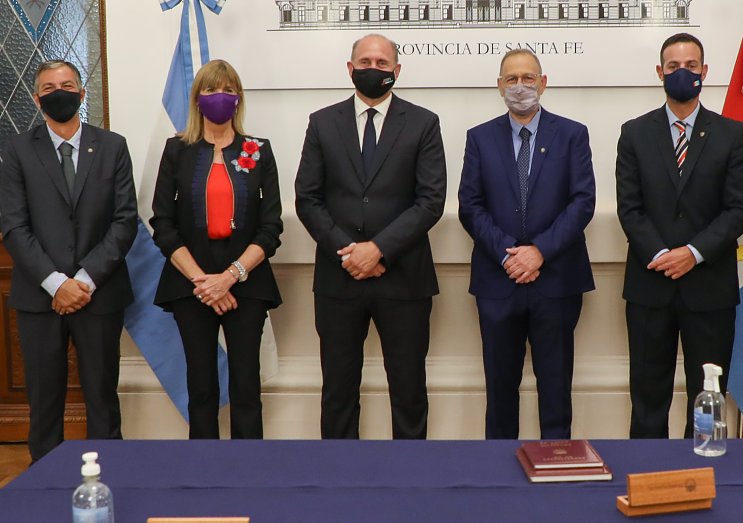 Perotti puso en funciones a los nuevos ministros
