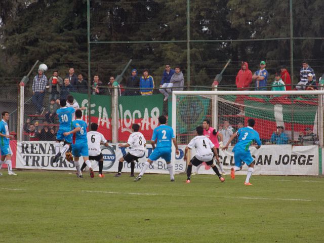 Federal B: Tiro sumó un buen punto de visitante