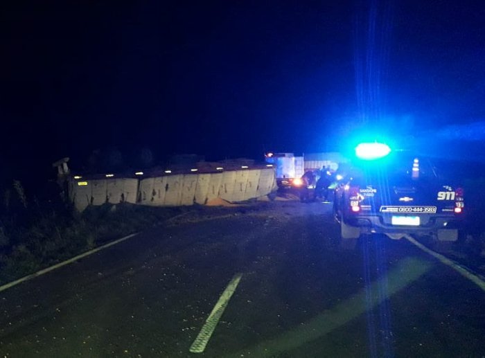 Capivara: Volcó un camión en ruta 4