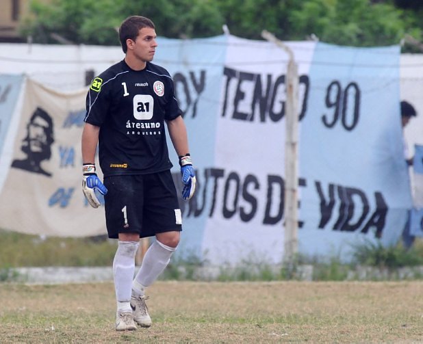 Juniors abrochó un refuerzo de jerarquía