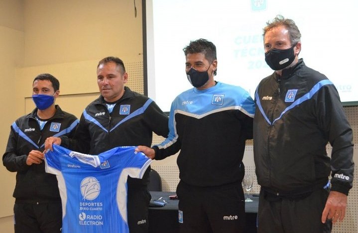Acuña fue presentado como DT. de Estudiantes de Río 4º