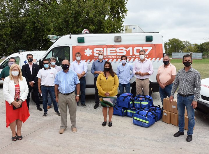 Entregaron ambulancias a localidades del departamento Castellanos