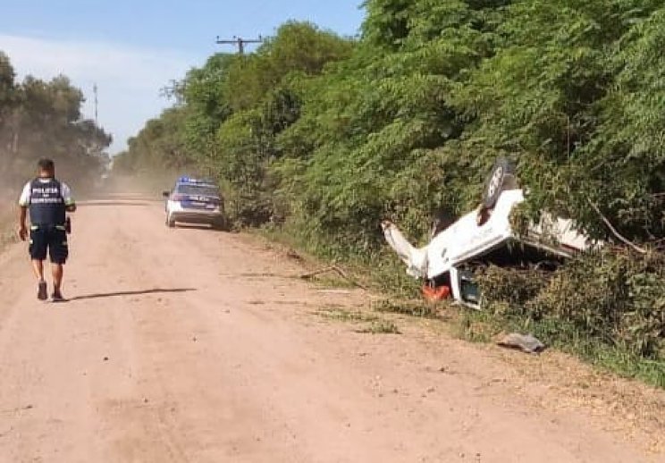 Robaron una camioneta en Arroyito y la volcaron en Miramar