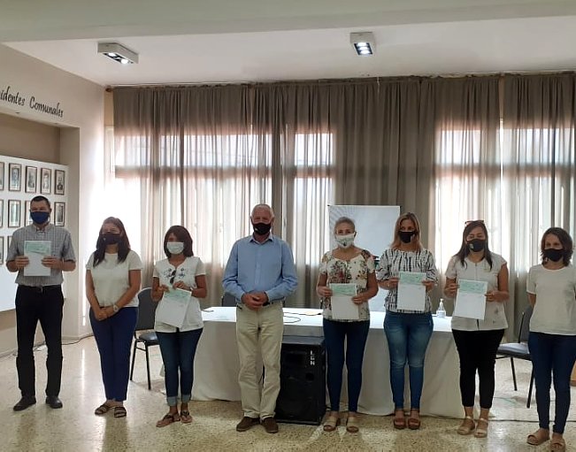 Suardi: Entregaron fondos para establecimientos educativos