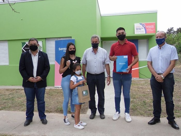 Inauguraron cinco viviendas en la localidad de Arrufó