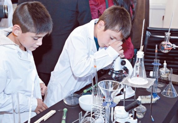Entregarán laboratorios móviles a escuelas del Departamento