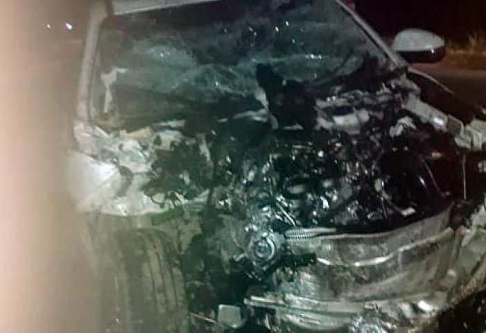 Se registró un accidente de un auto y un camión entre Marull y La Para