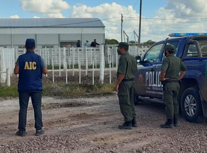 Cuatro prófugos, entre ellos un policía, por robo de ganado en Ceres