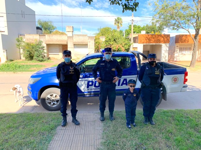 Policías de Morteros le cumplieron un sueño a un niño