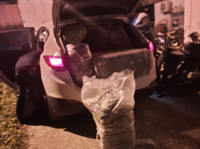 Policía de San Cristóbal secuestró ropa de contrabando 