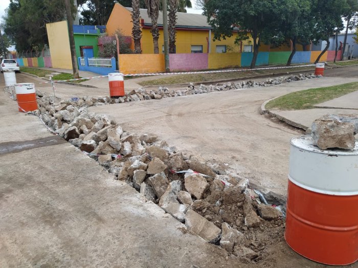 Trabajan en el plan de bacheos en calles de Morteros