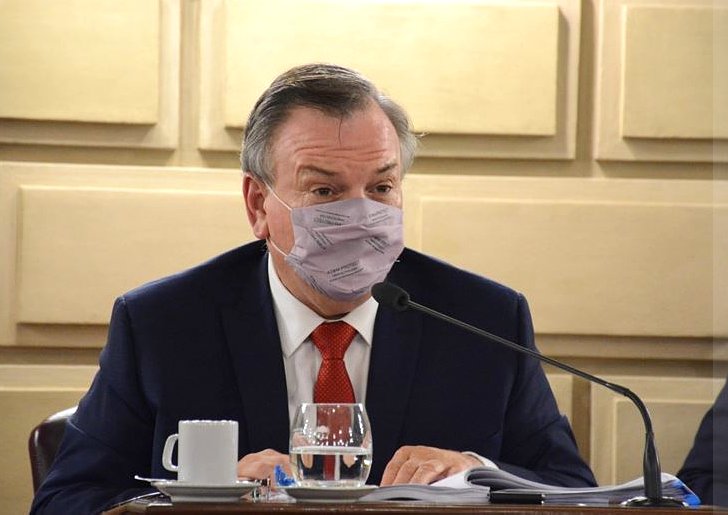Senadores radicales alientan a profundizar el operativo de vacunación 