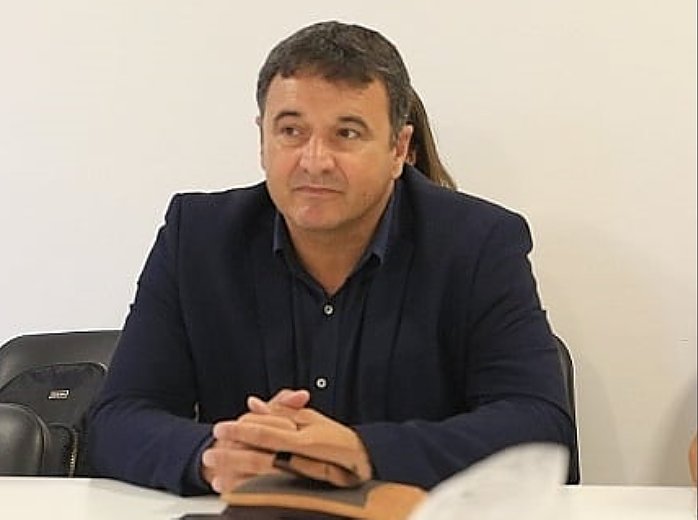 González pide informes sobre los sobrantes de la vacuna AstraZeneca