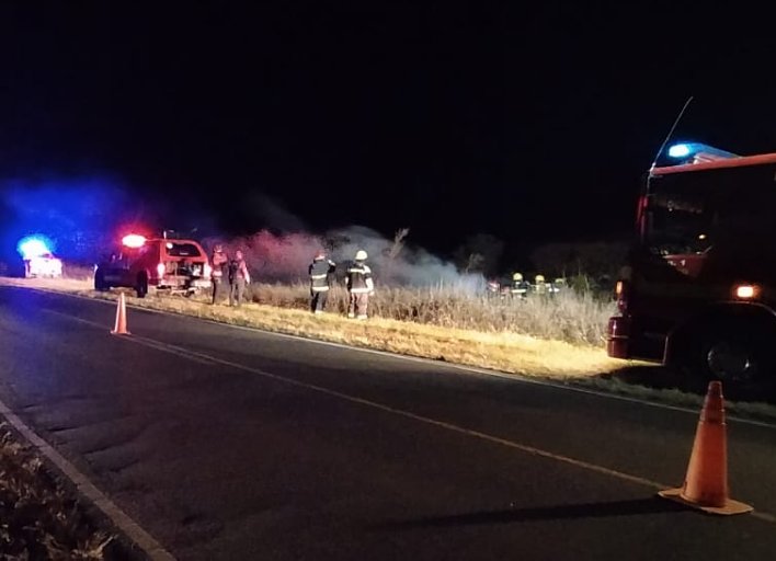 Un auto volcó y se incendió en jurisdicción de Balnearia