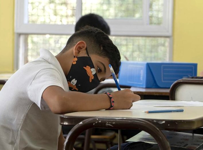 Desde este lunes, vuelve la presencialidad en la escuela secundaria