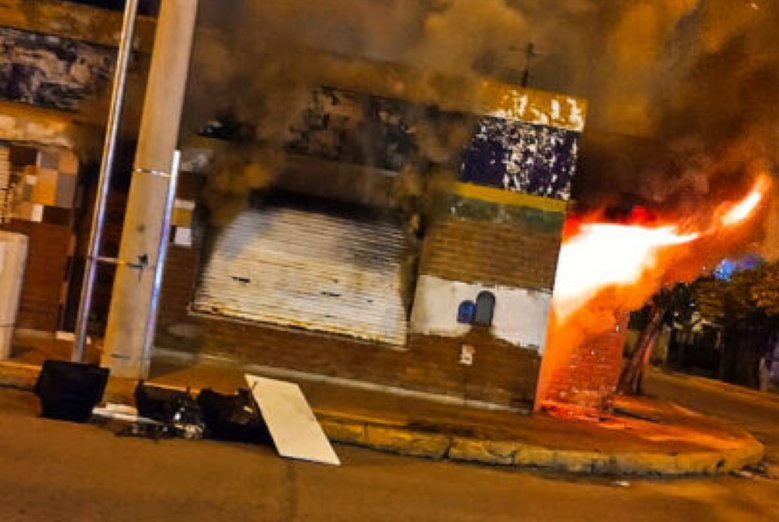 Una menor y su bebé fallecieron en un incendio en Arroyito