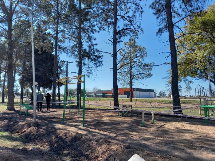 Suardi: Colocaron juegos de salud en el parque municipal