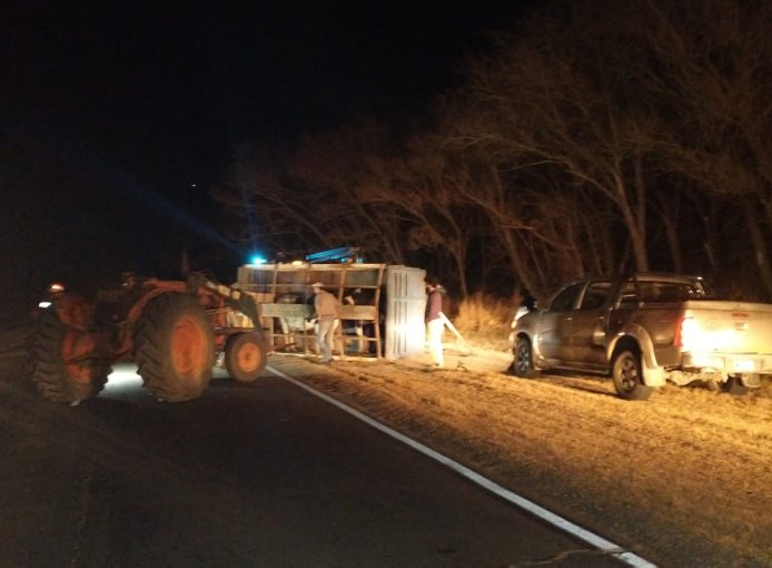 Volcó un carro con vacunos en Balnearia