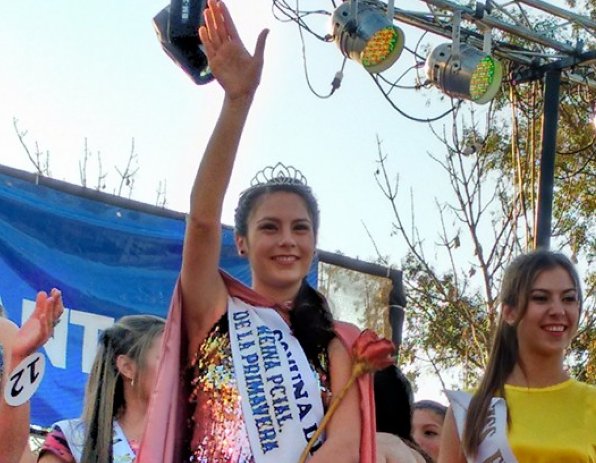 Samantha Galenga fue electa reina en la 10° Fiesta Provincial de la Primavera